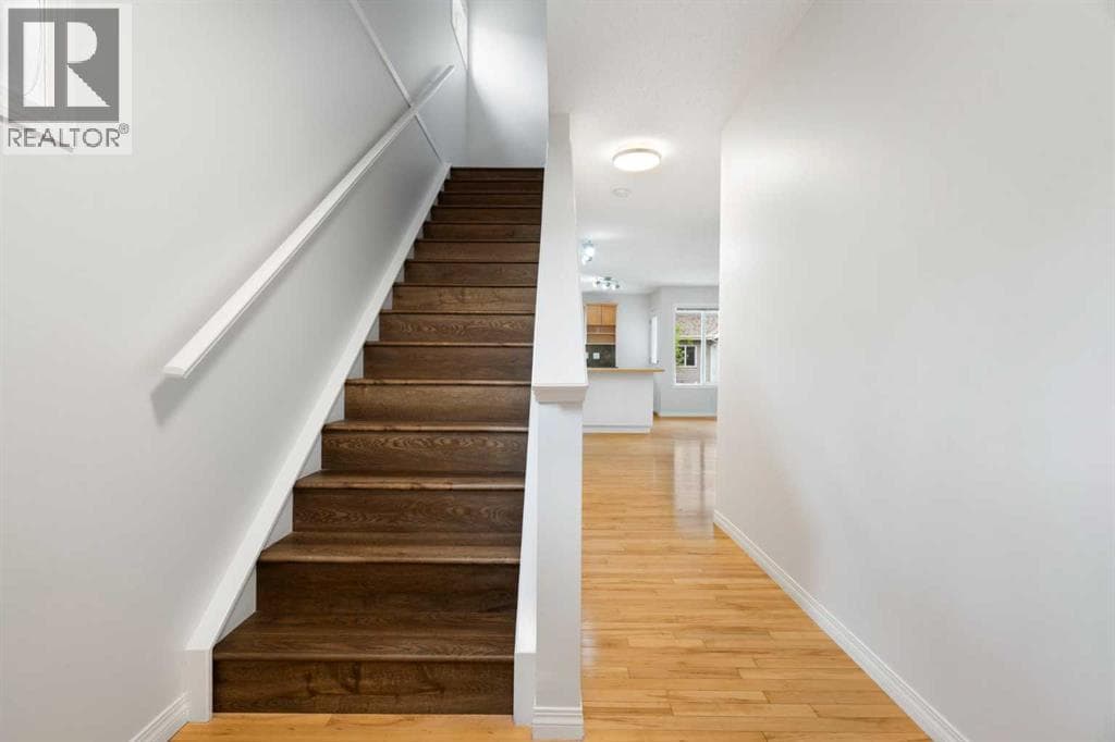 112 Royal Oak Gardens NW — photo 2
