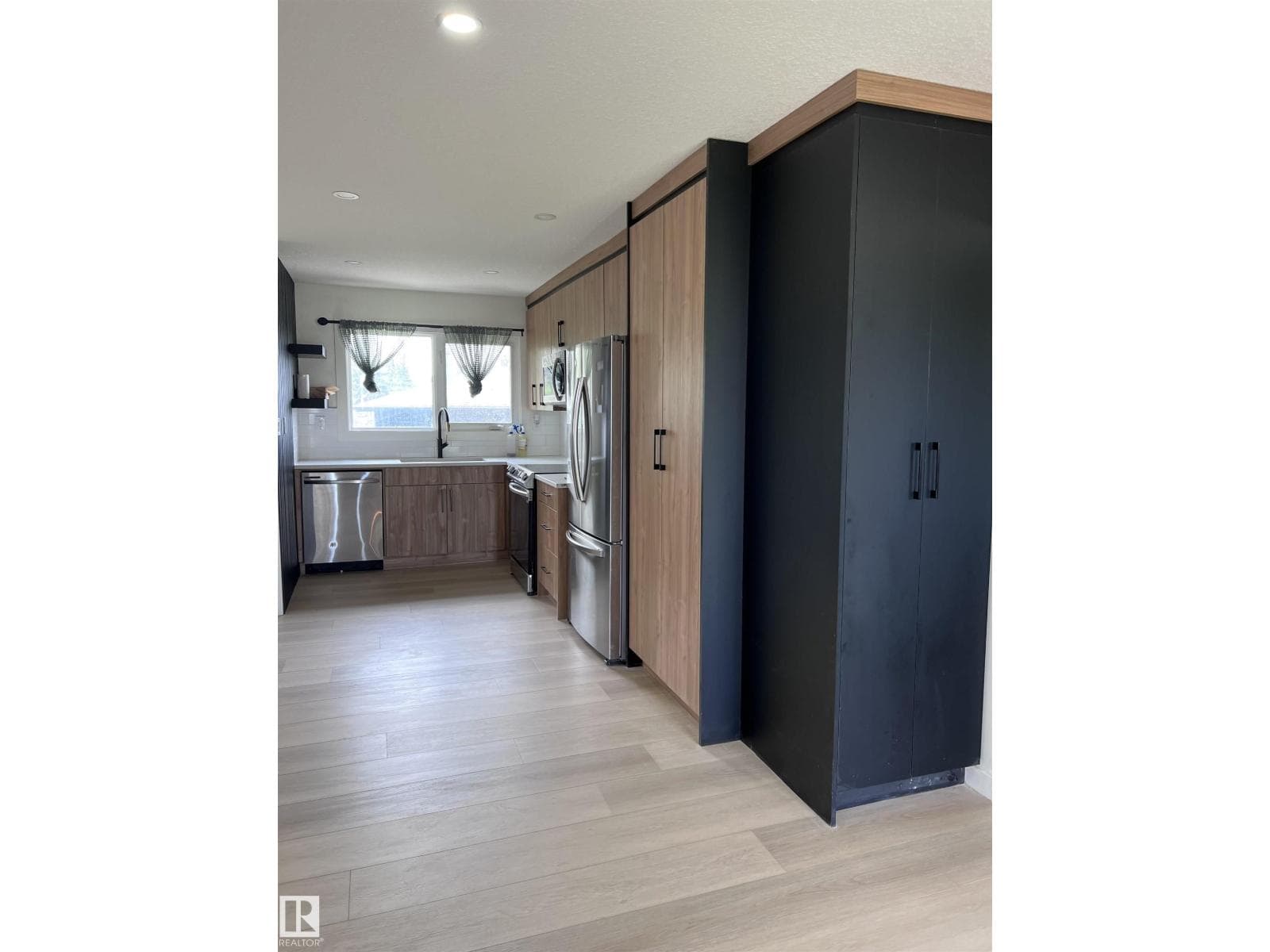 11911 133 AV NW — photo 2