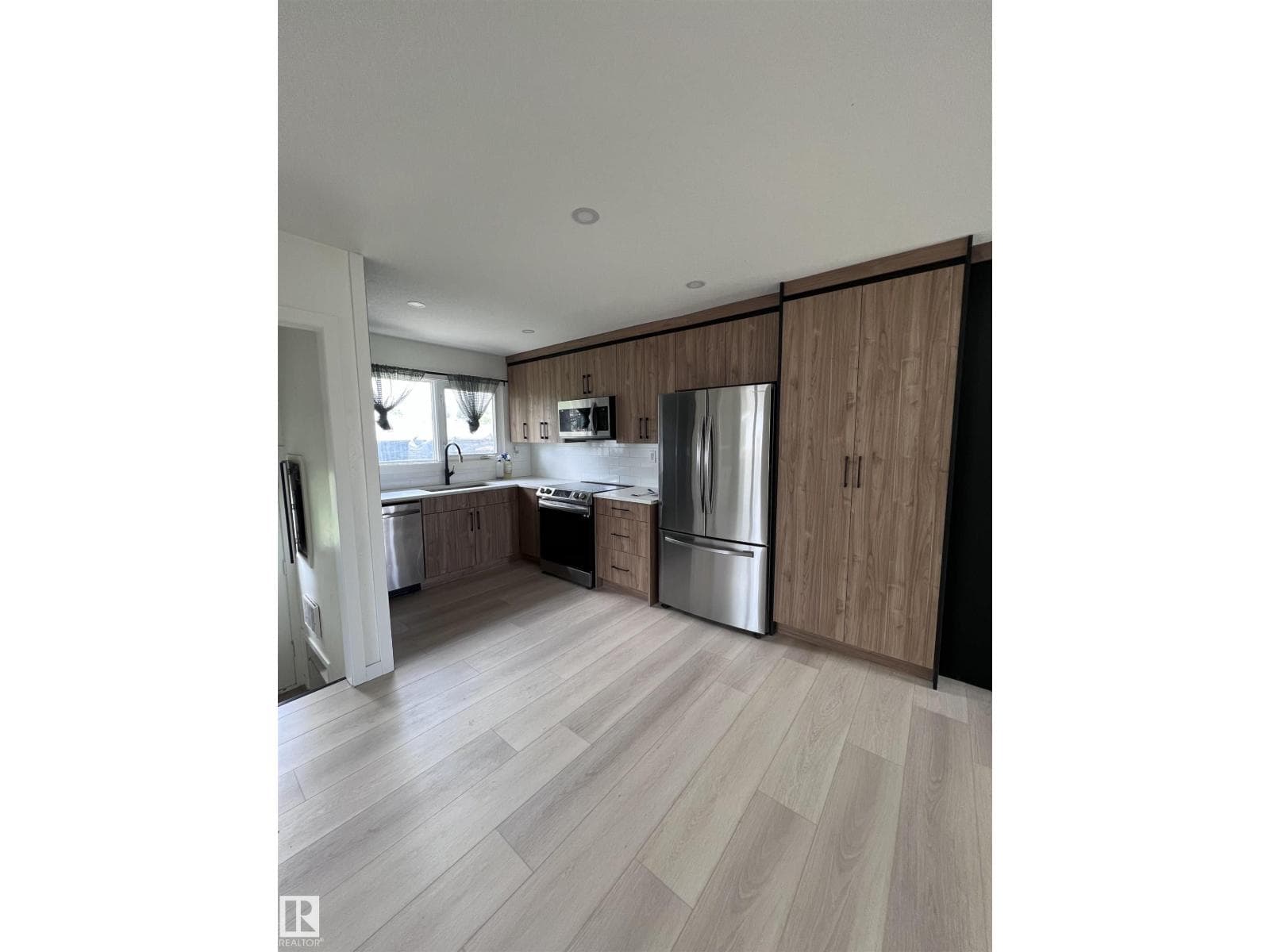 11911 133 AV NW — photo 4
