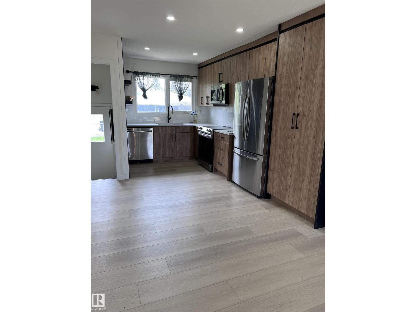 11911 133 AV NW — photo 3
