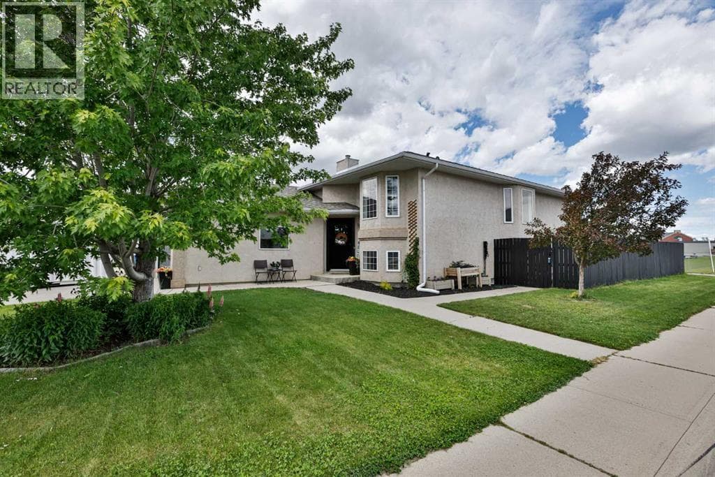 1102 24 Avenue — photo 2