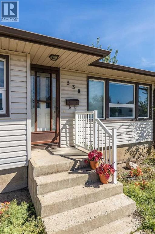 538 6 Street SW — photo 3