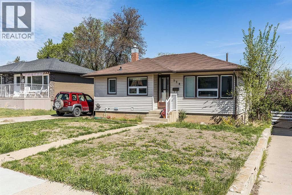 538 6 Street SW — photo 2