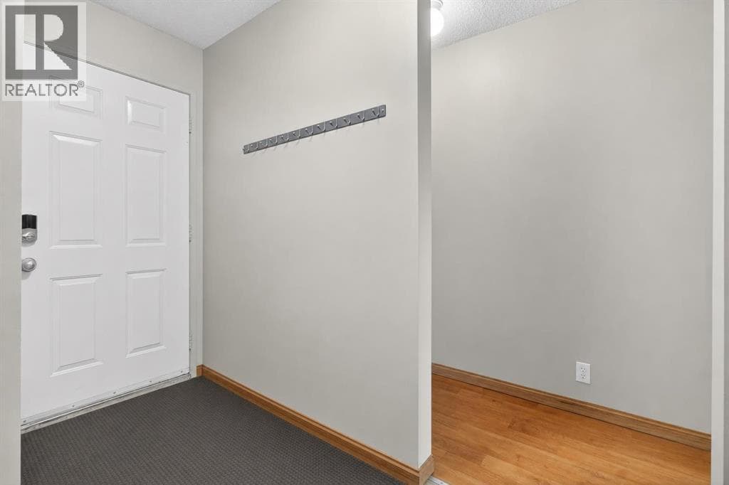 27 Bedford Road NE — photo 2