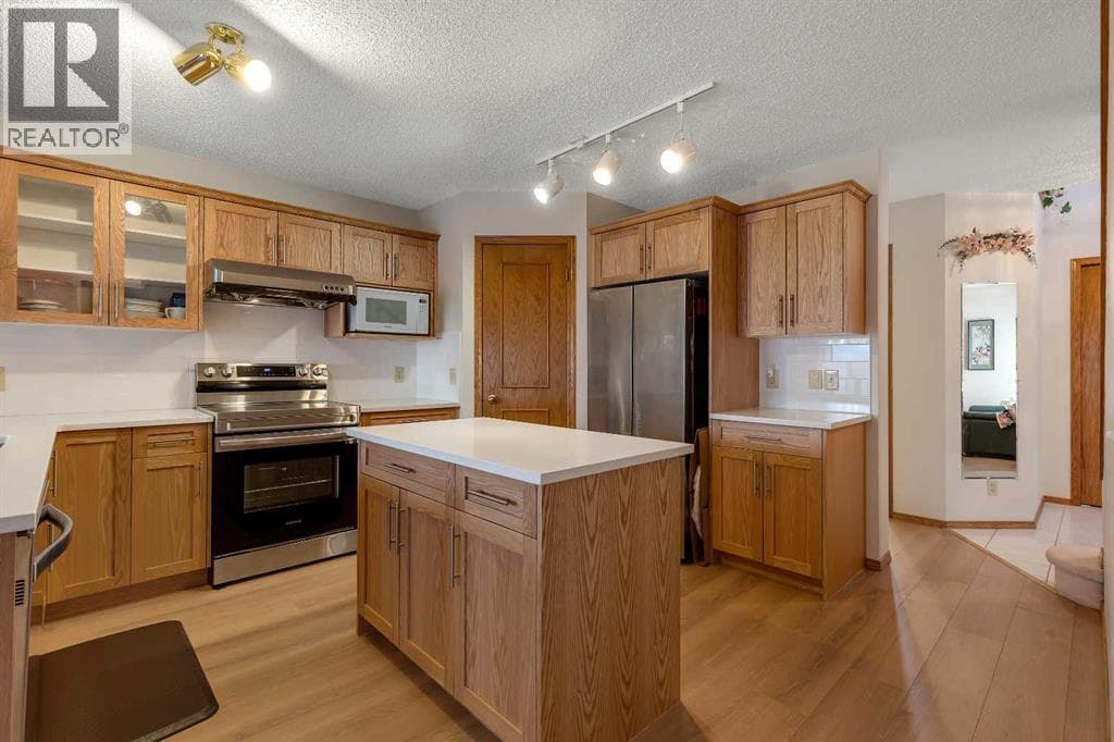 133 Riverview Park SE — photo 3