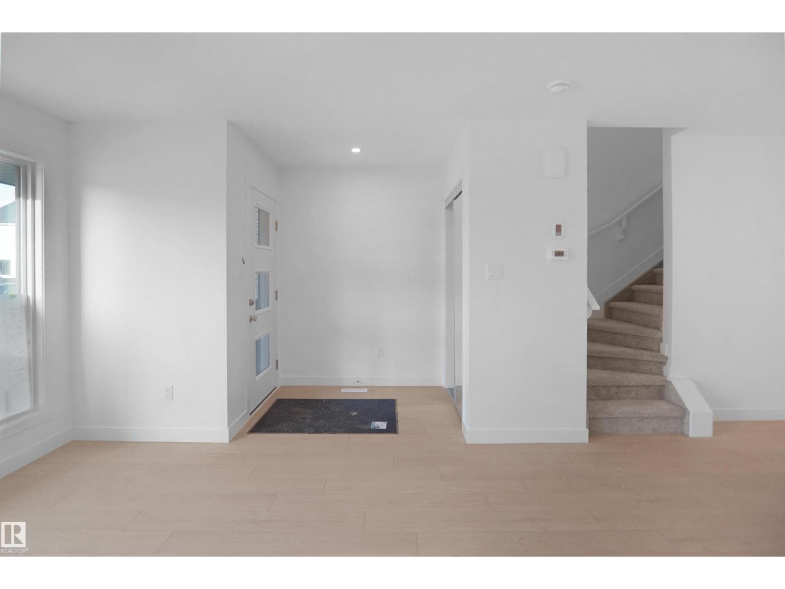 21035 25 AV NW — photo 4