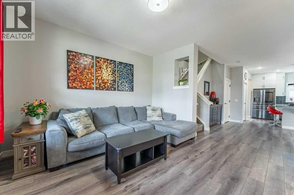 110 Hillcrest Close SW — photo 5