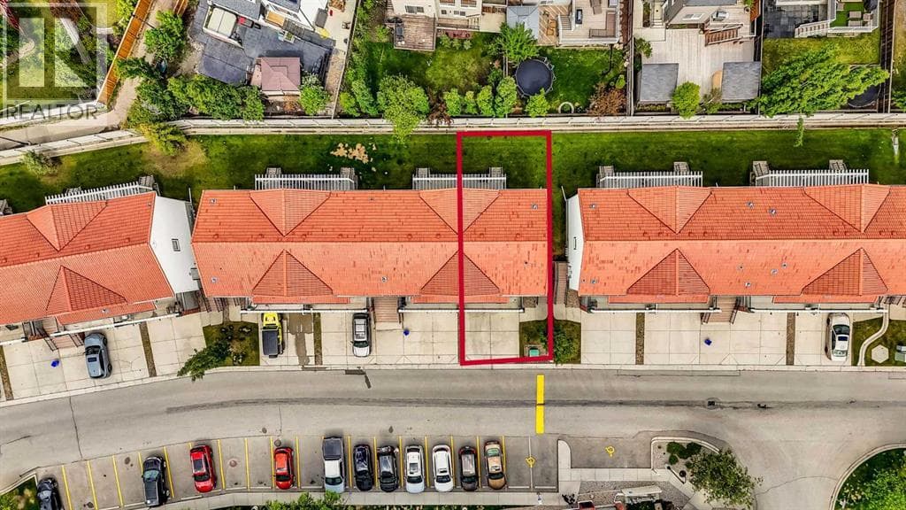 19 Royal Oak Plaza NW — photo 3