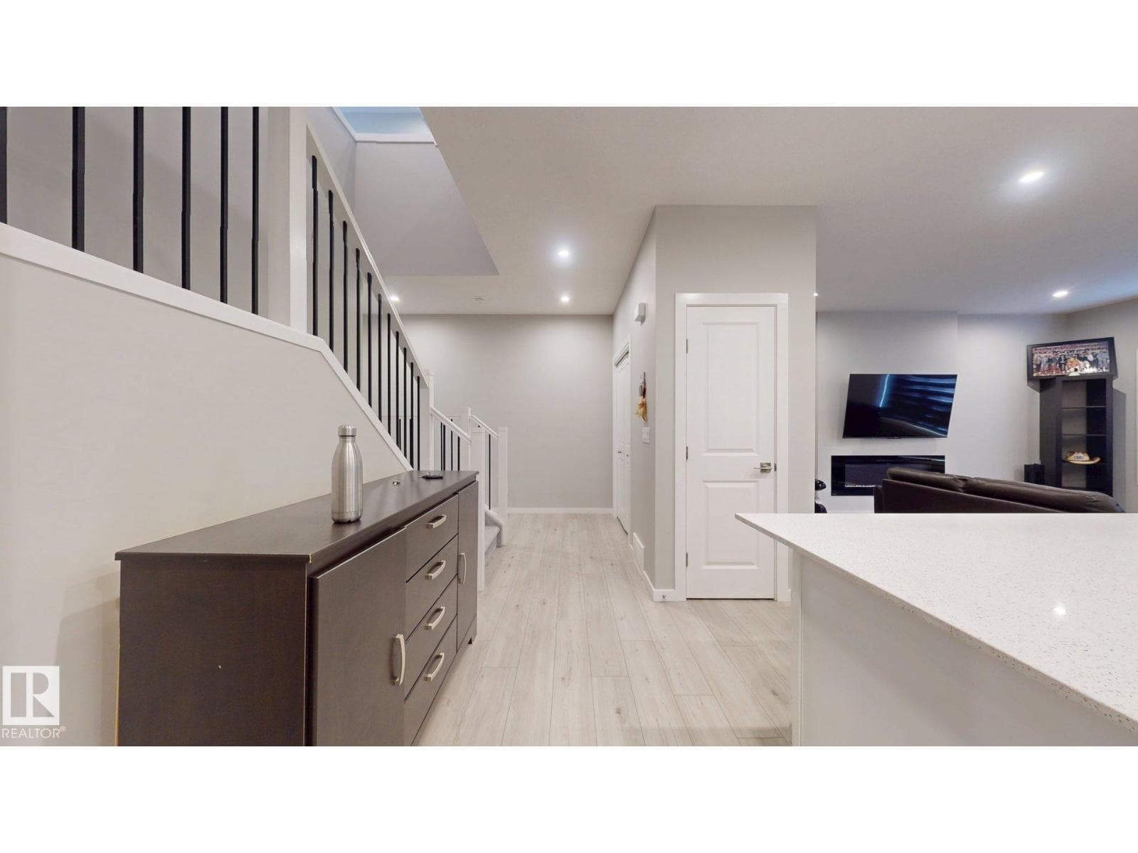 607 31 AV NW — photo 3