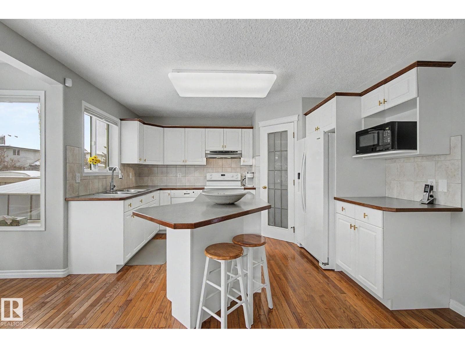 11732 10 AV NW NW — photo 5