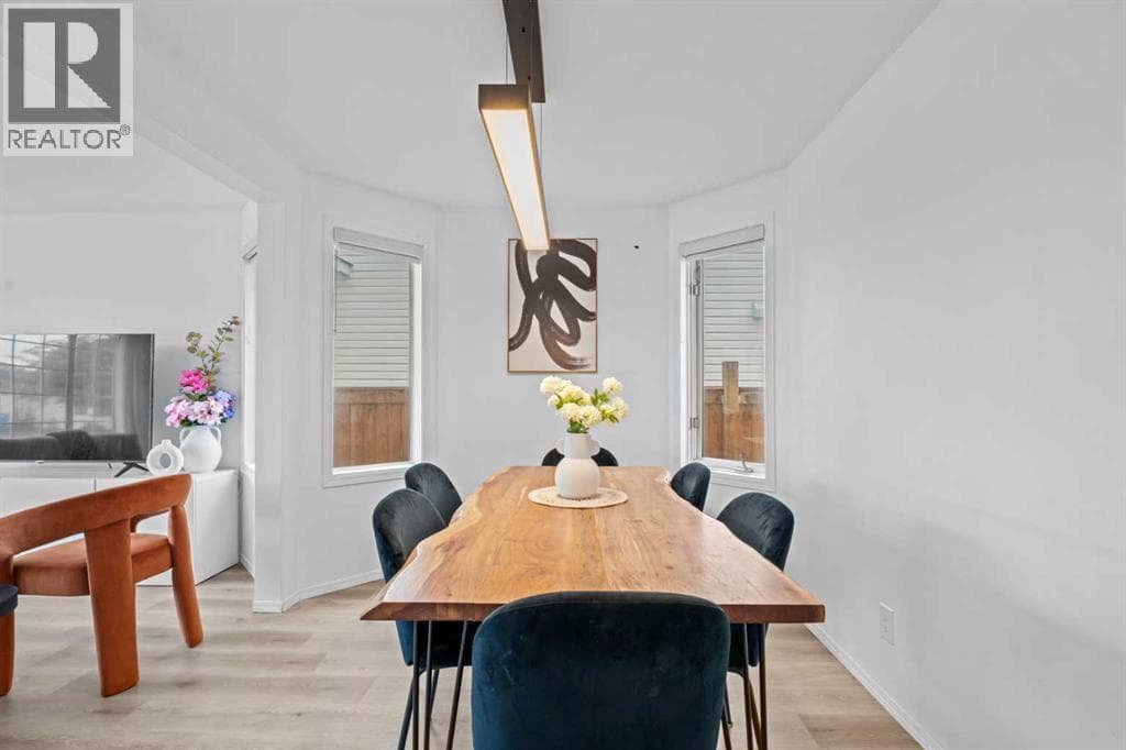 146 Erin Road SE — photo 5
