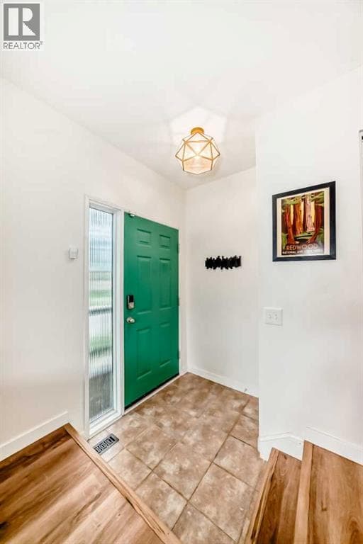 584 Woodhill Place SW — photo 3