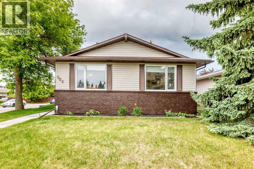 584 Woodhill Place SW