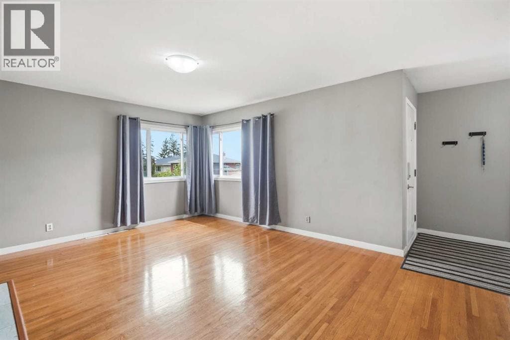 111 42 Avenue NE — photo 4