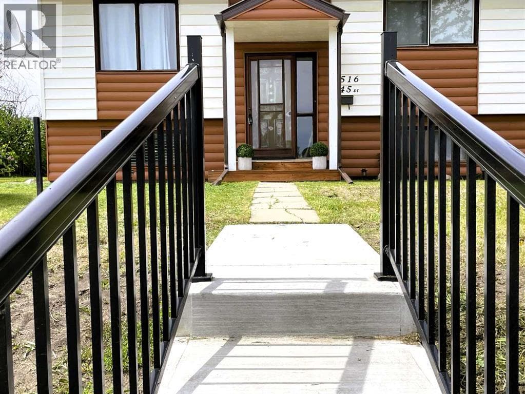 4516 45 Street — photo 3