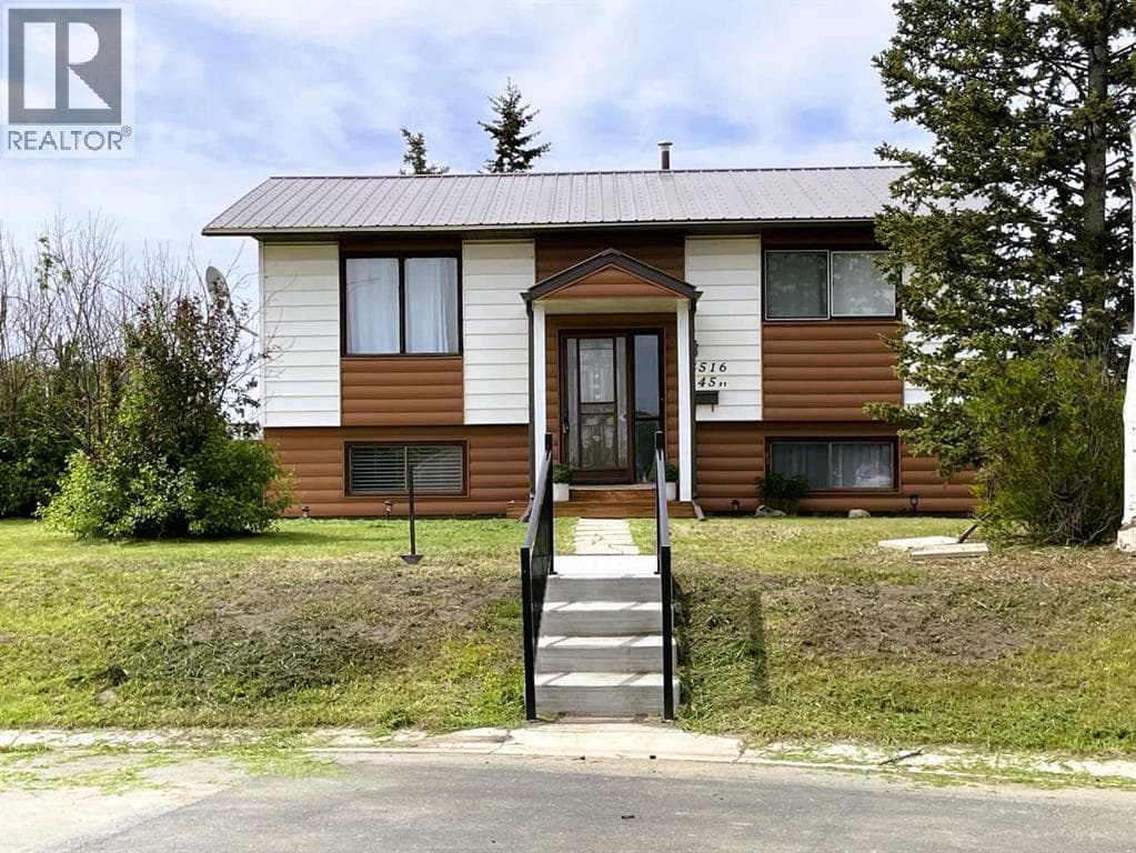 4516 45 Street — photo 2