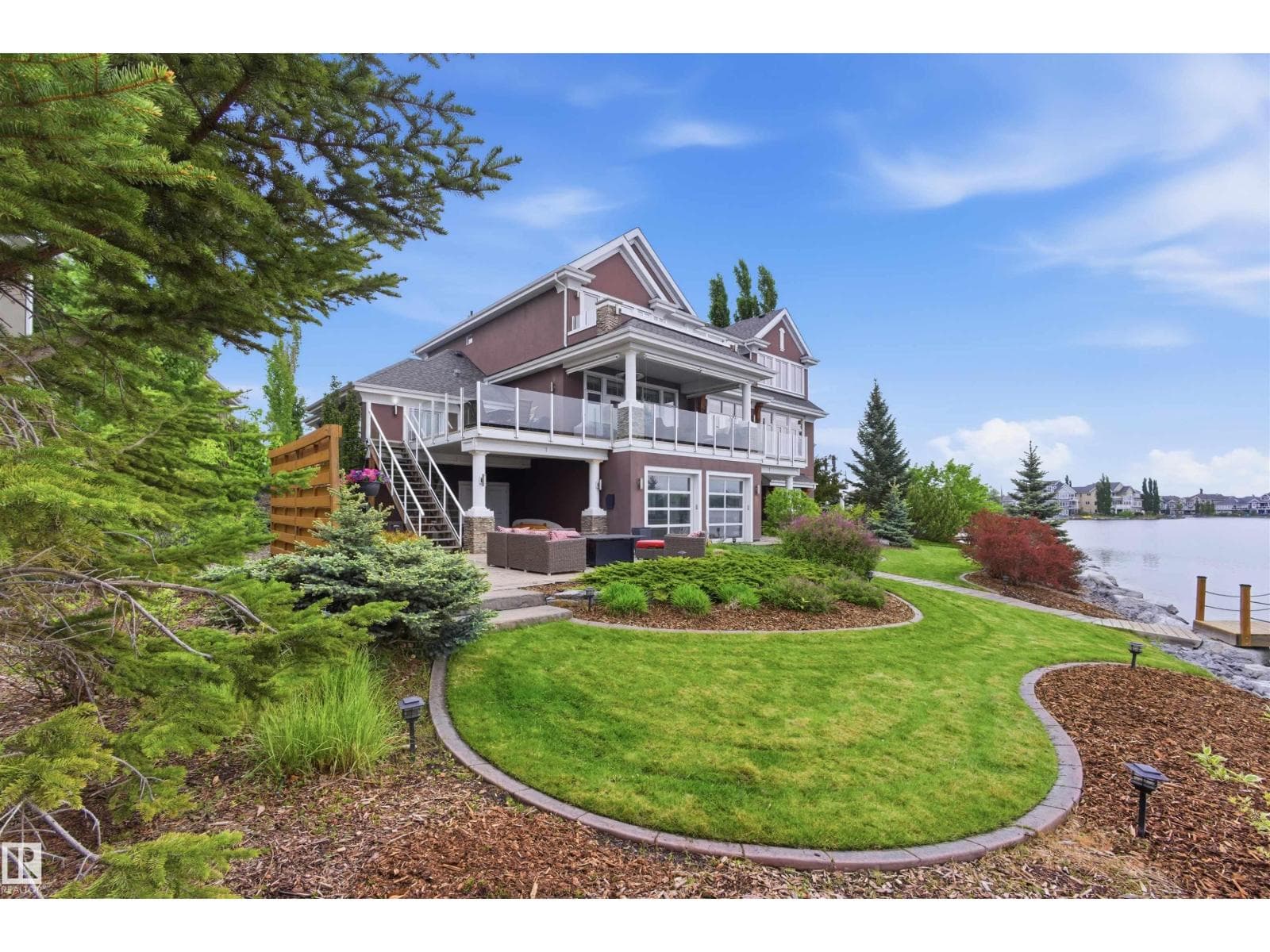 9003 16 AV SW — photo 2