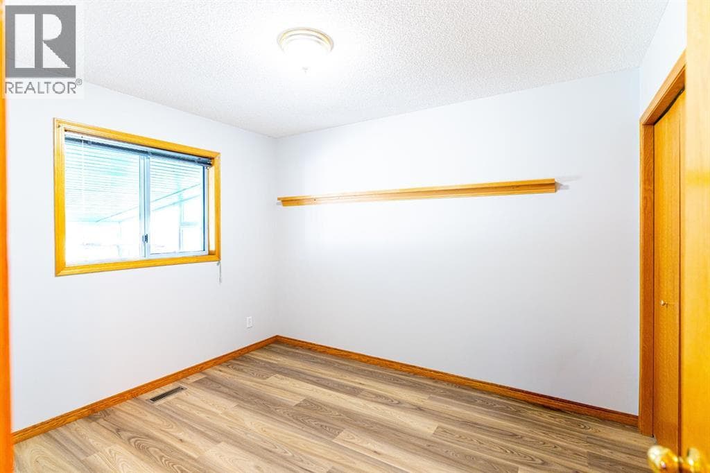 70 Elizabeth Way SE — photo 3