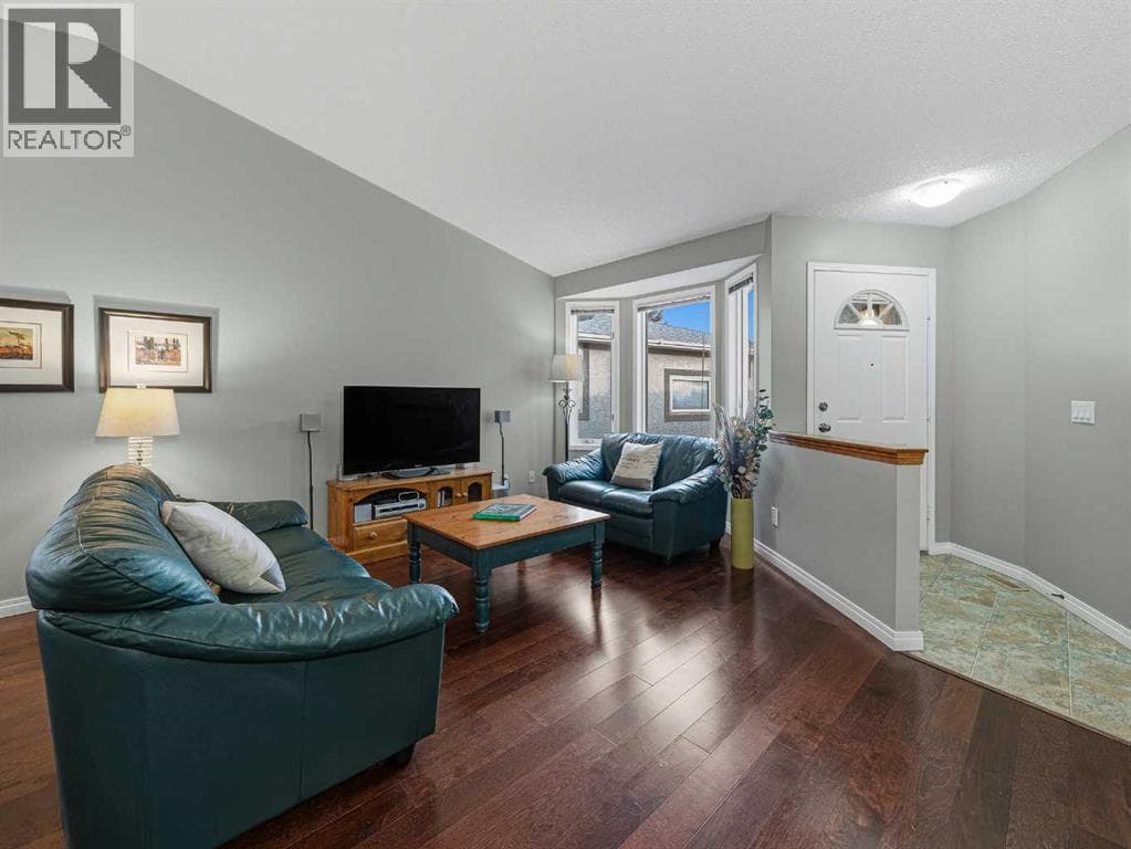 301 Arbour Cliff Close NW — photo 4