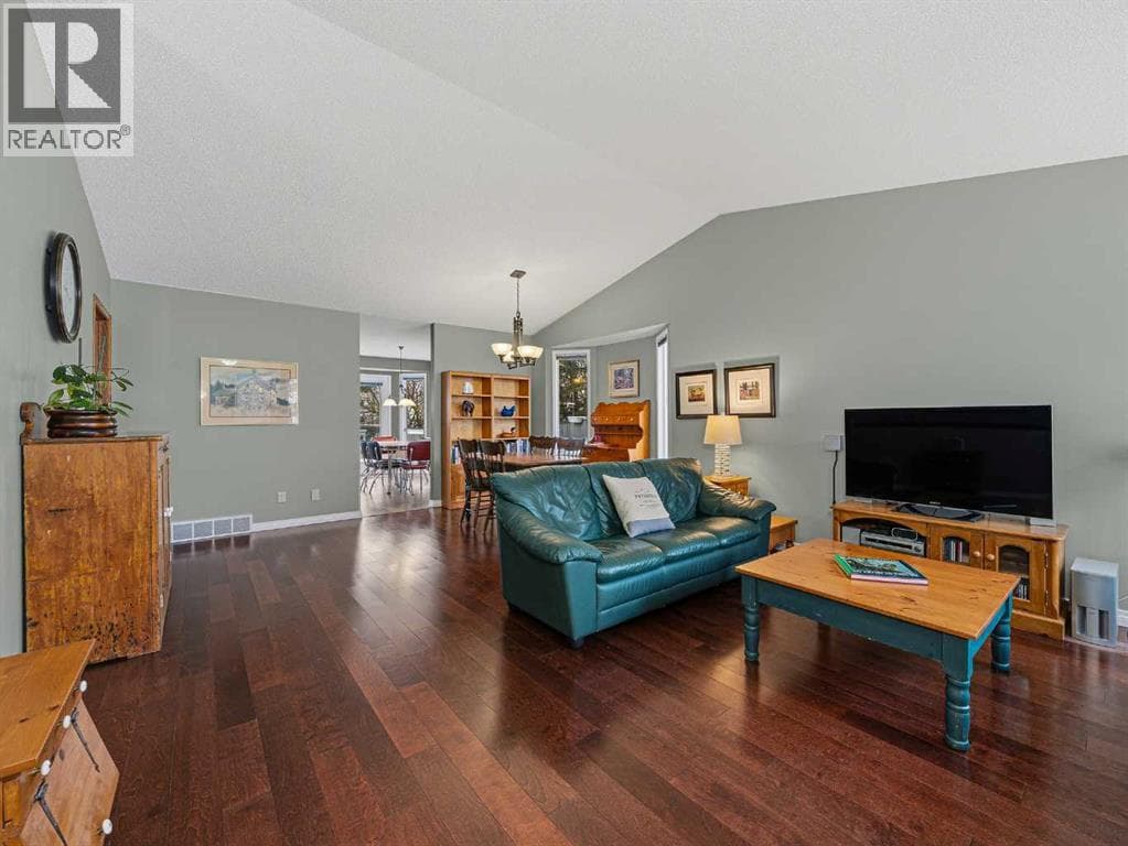 301 Arbour Cliff Close NW — photo 5