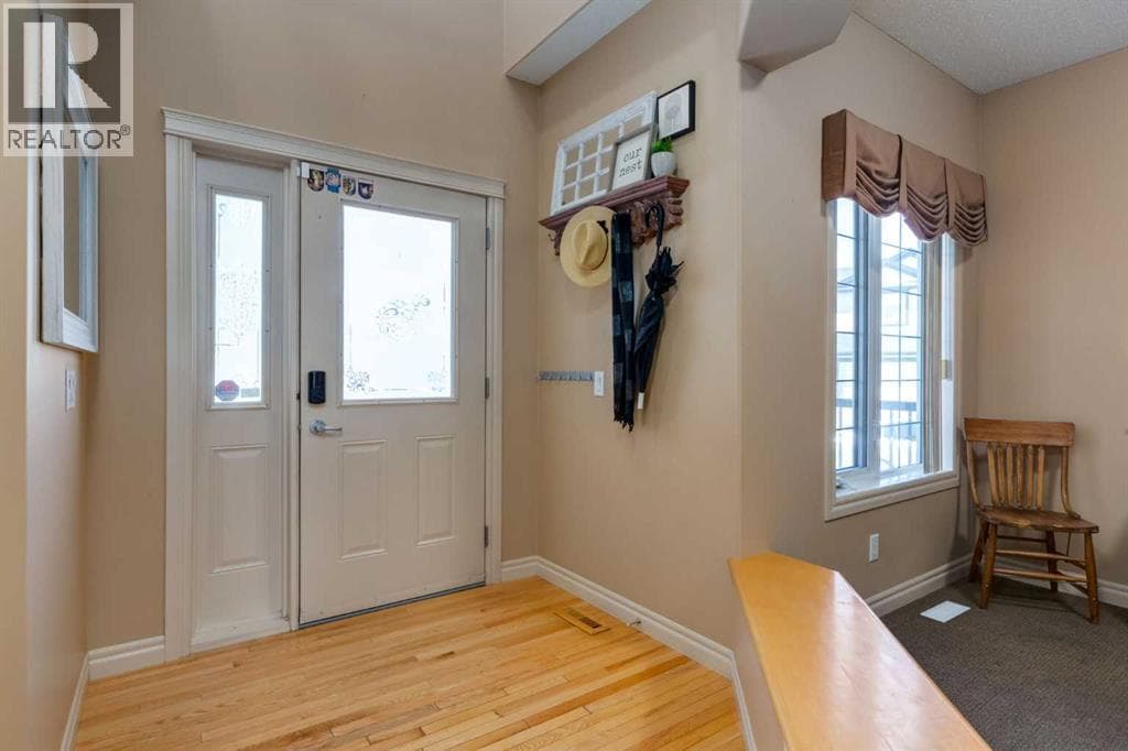 195 Willowmere Close — photo 2