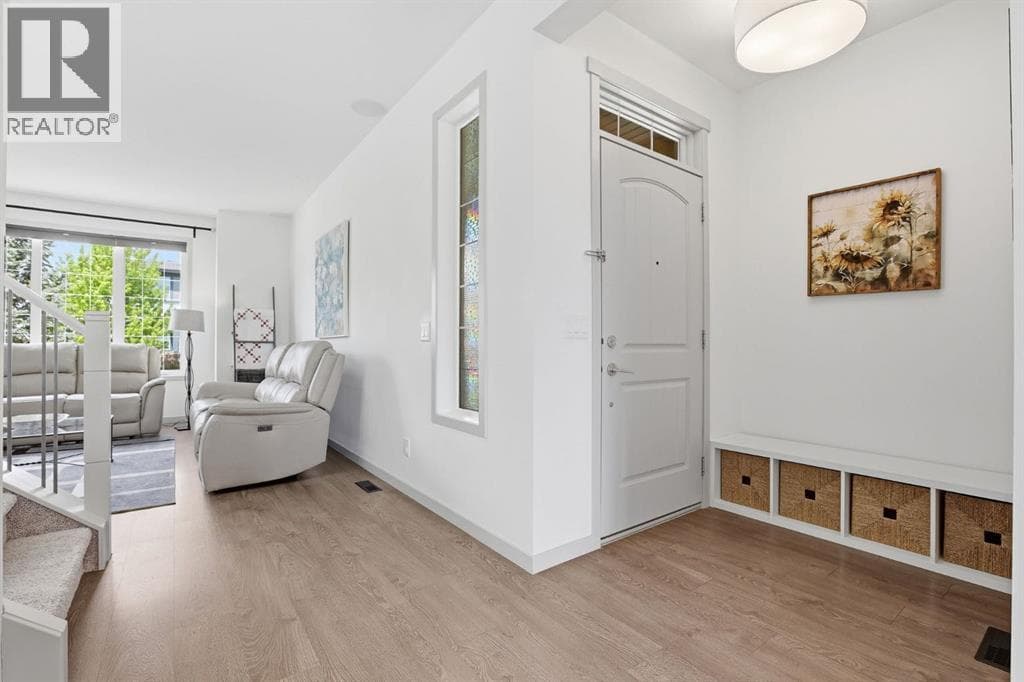 341 Marquis Heights SE — photo 2