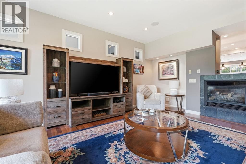 2409 Westmount Road NW — photo 2