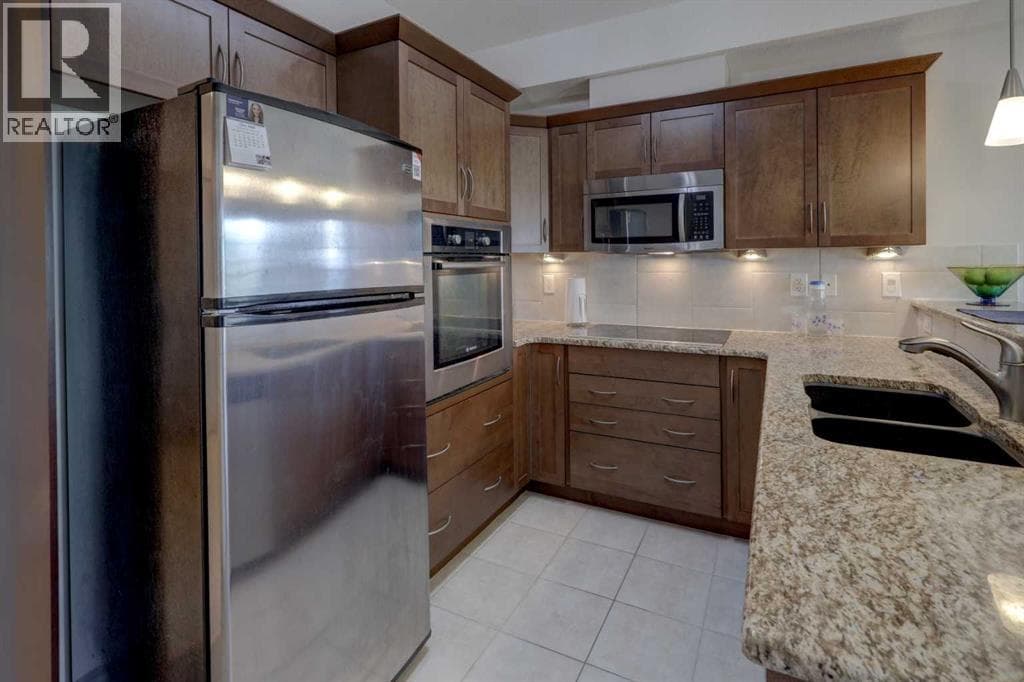 220, 70 Royal Oak Plaza NW — photo 4