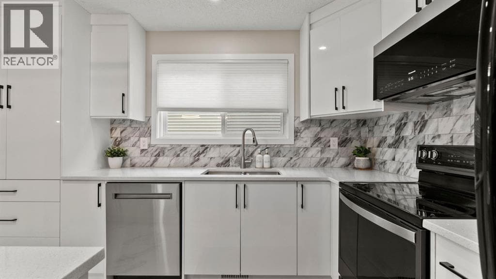 2416 Woodview Drive SW — photo 2