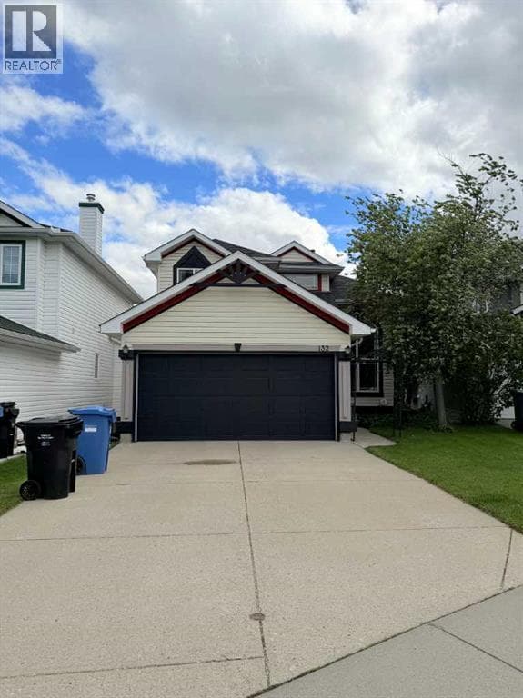 132 Somercrest Close SW — photo 2