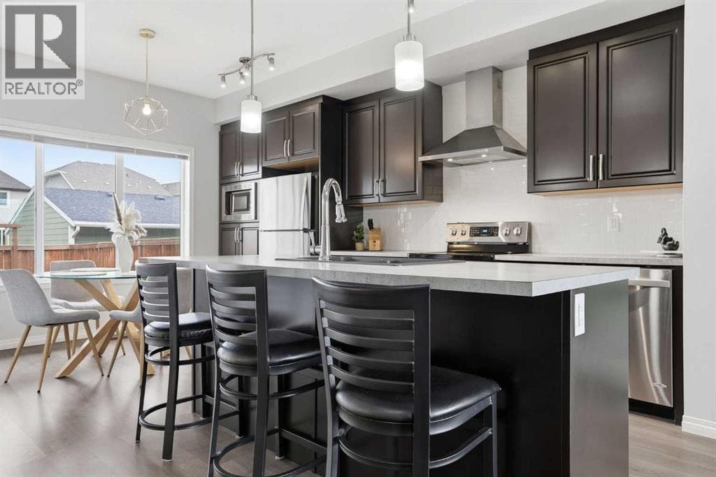 632 Mahogany Boulevard SE — photo 2