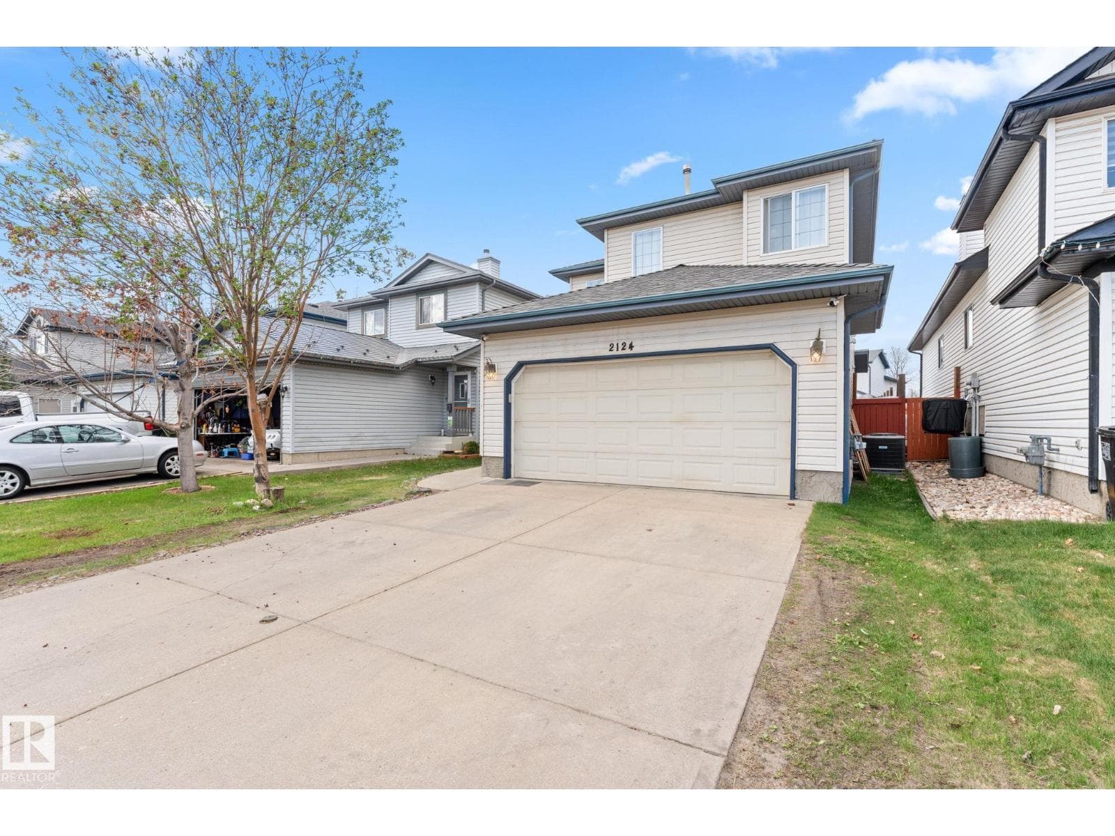 2124 35A AV NW — photo 3