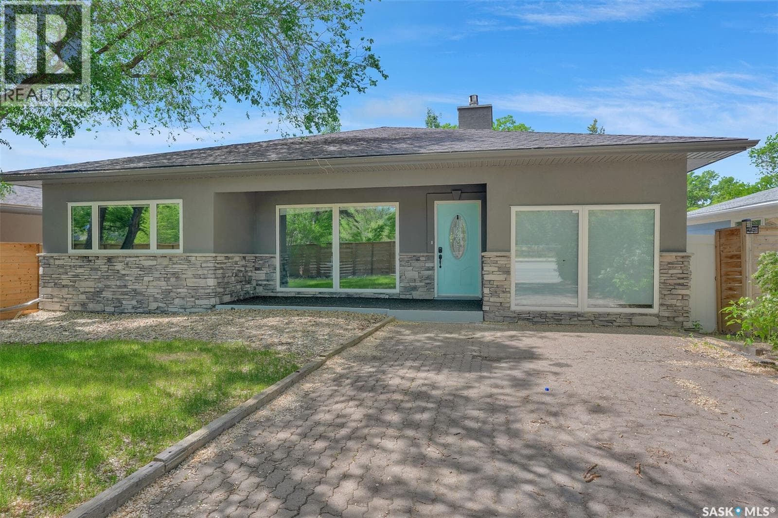 3536 Albert STREET — photo 2