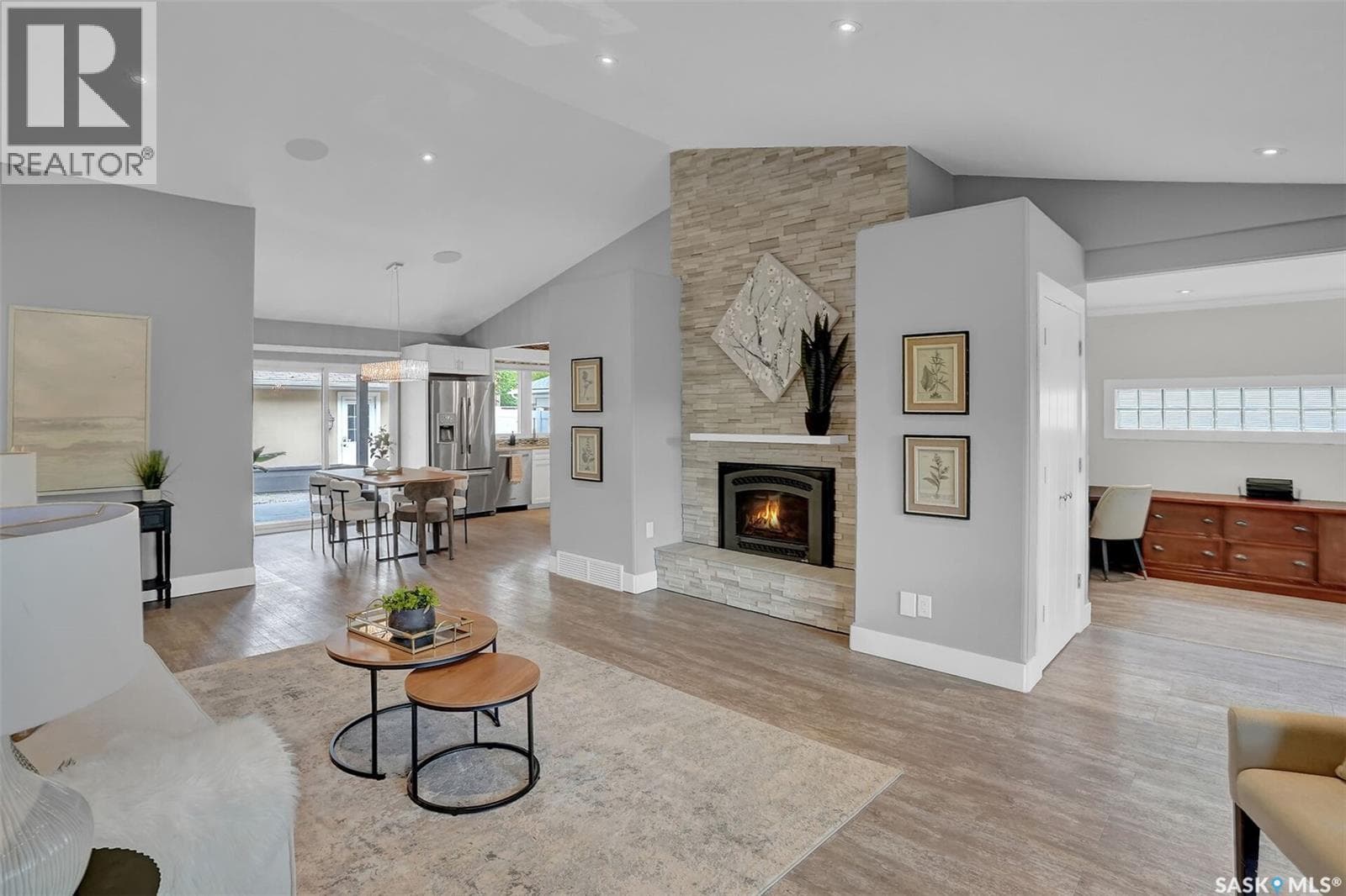 3536 Albert STREET — photo 4