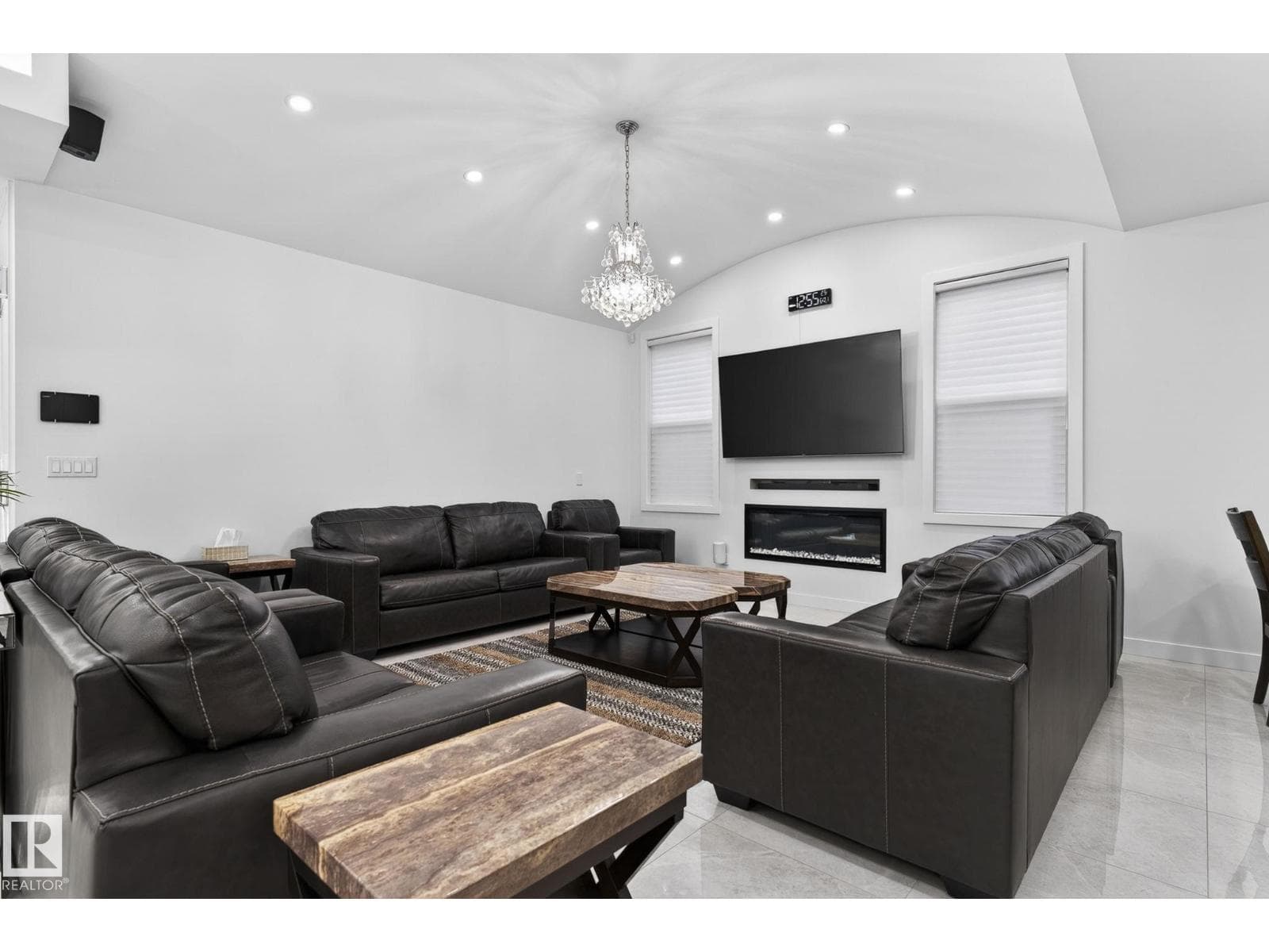 7304 164 AV NW — photo 5