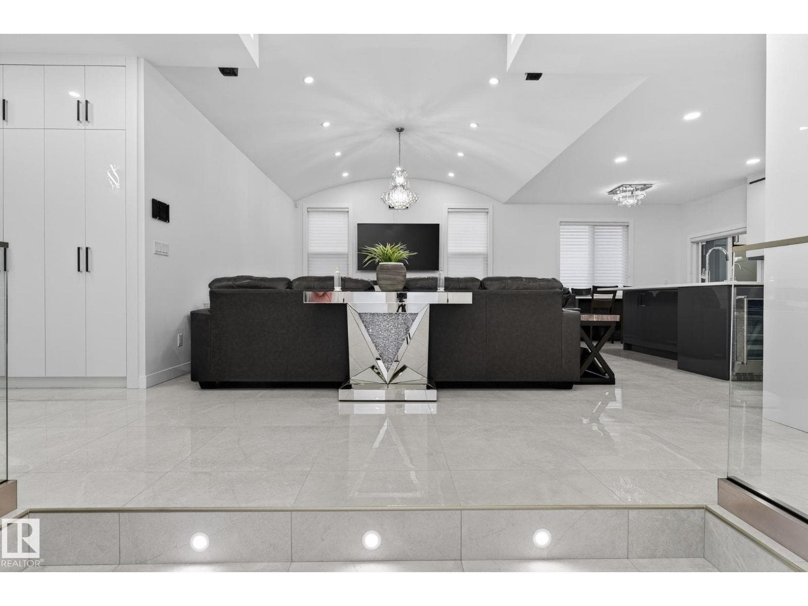 7304 164 AV NW — photo 4