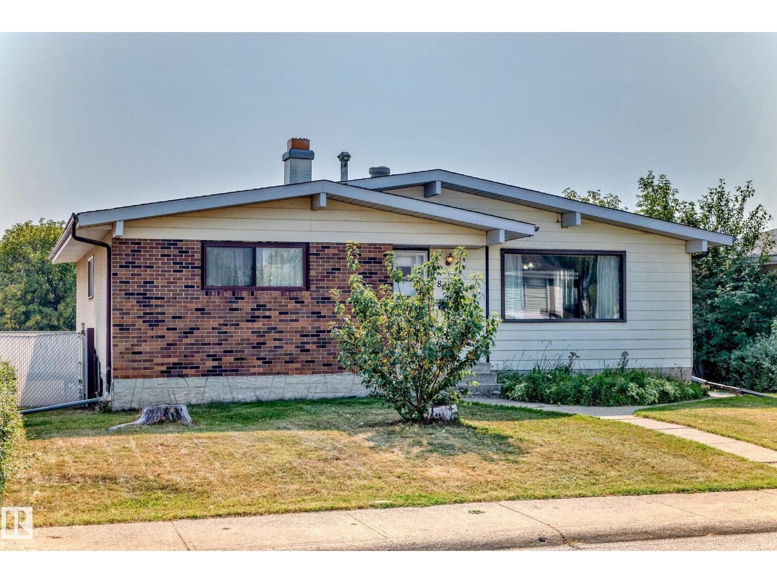 8311 150 AV NW