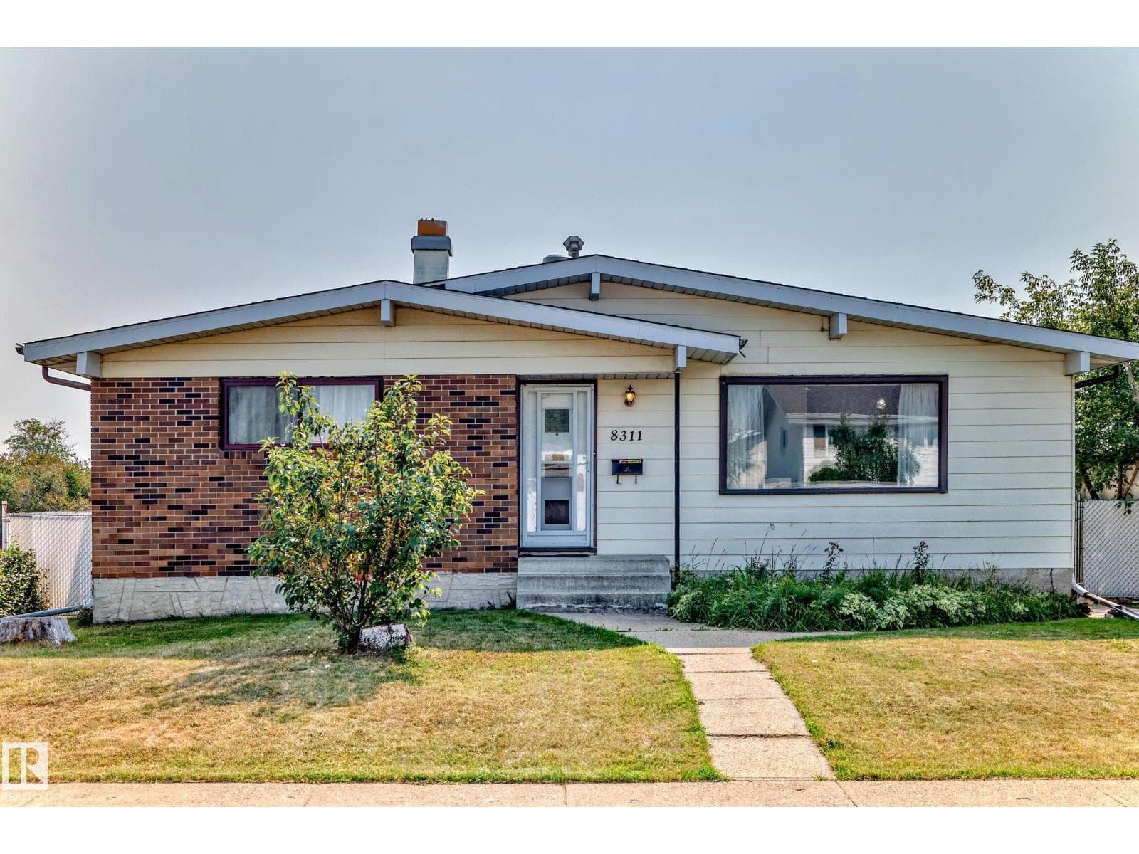 8311 150 AV NW — photo 2