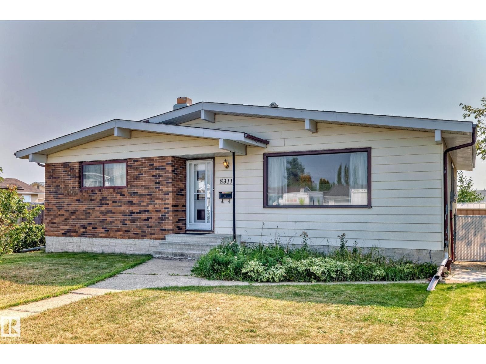 8311 150 AV NW — photo 3
