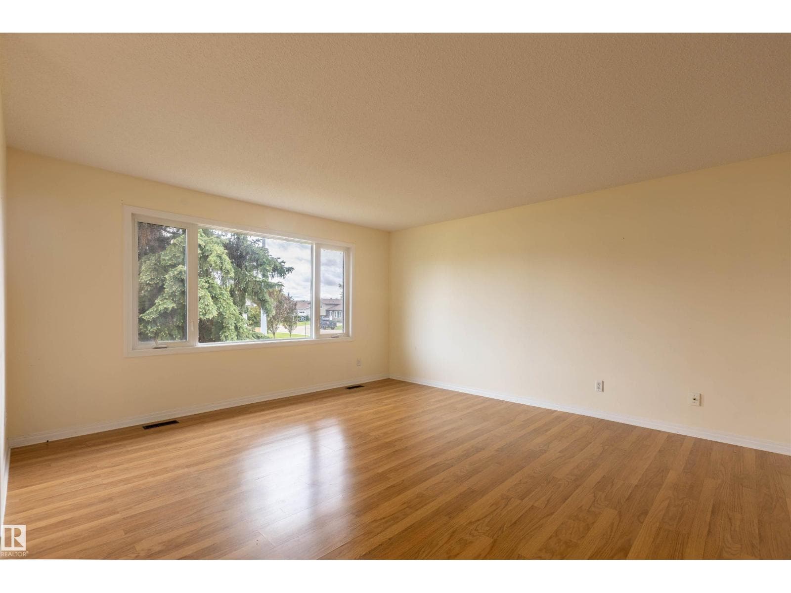 10710 97 AV — photo 5