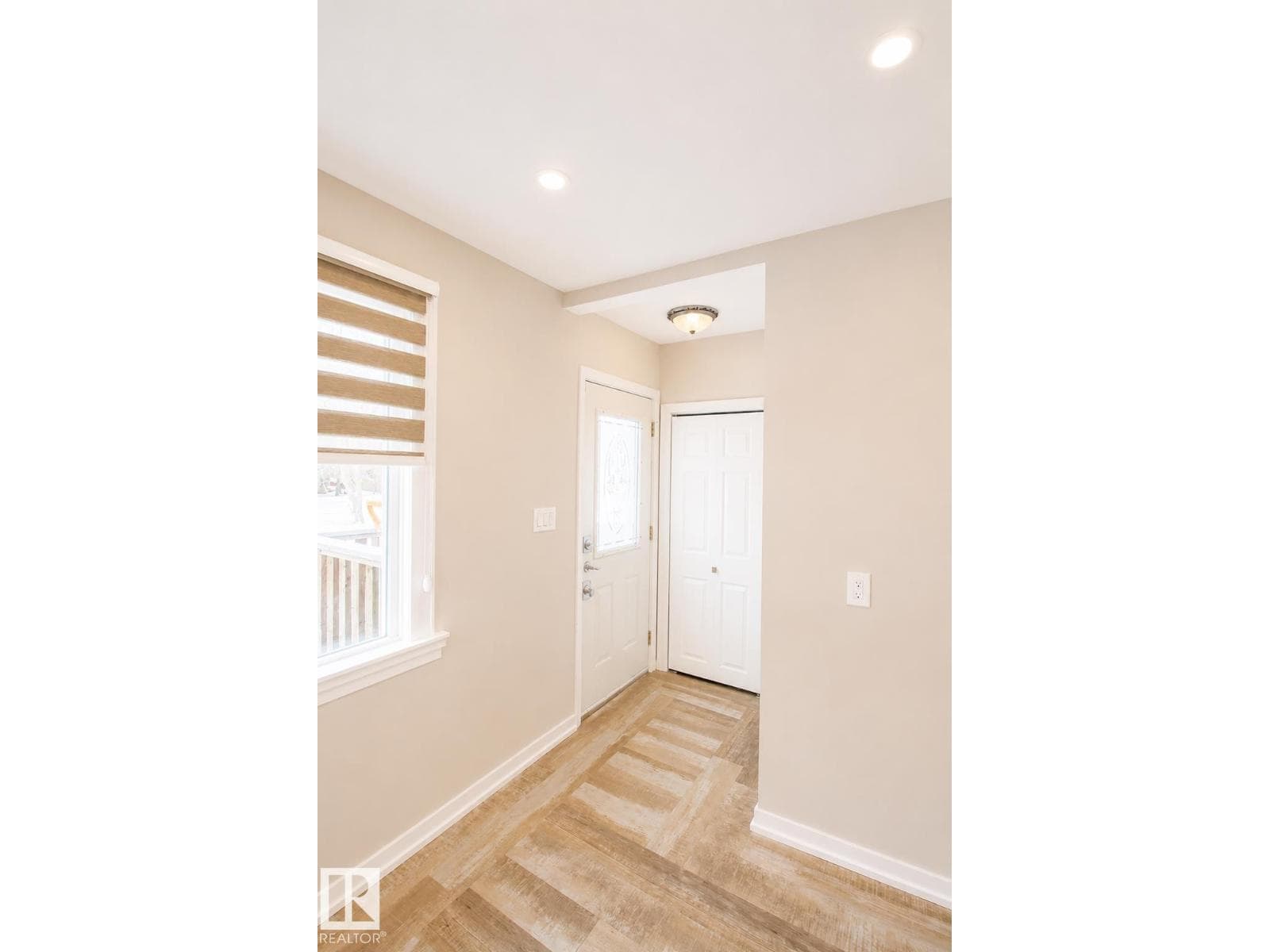 10815 112 ST NW — photo 2