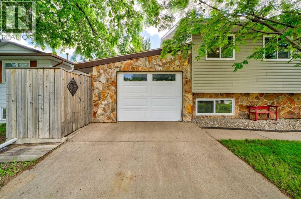 110 Temple Boulevard W — photo 2