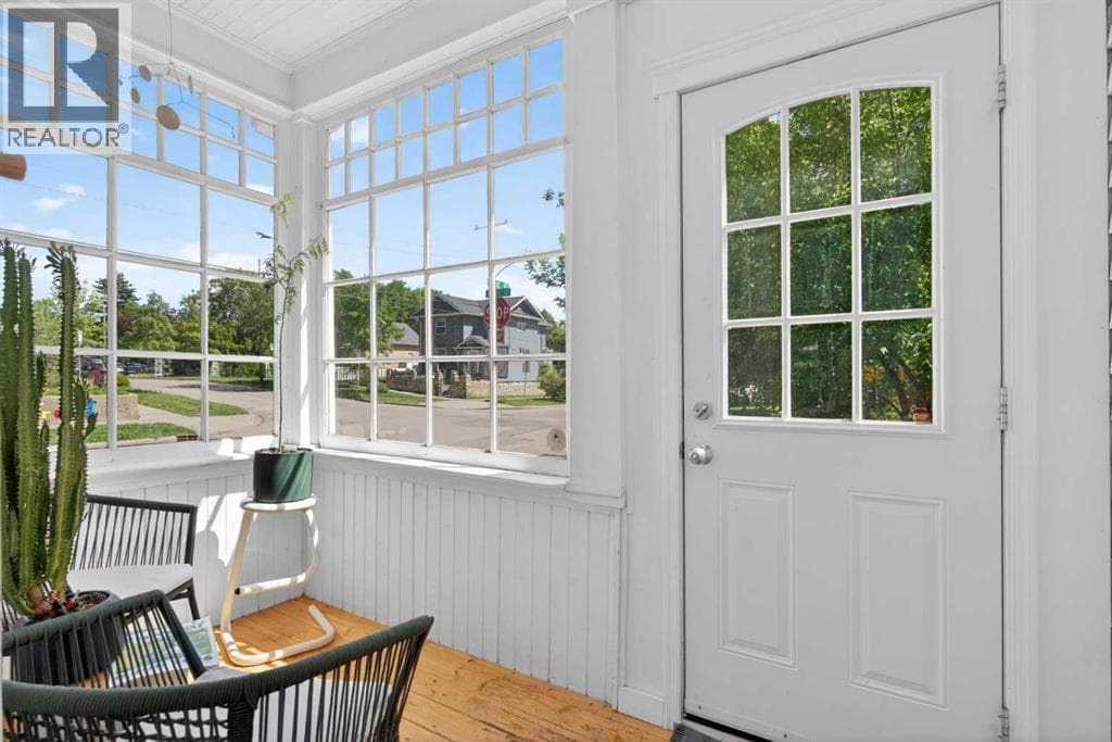 924 18 Avenue SE — photo 2