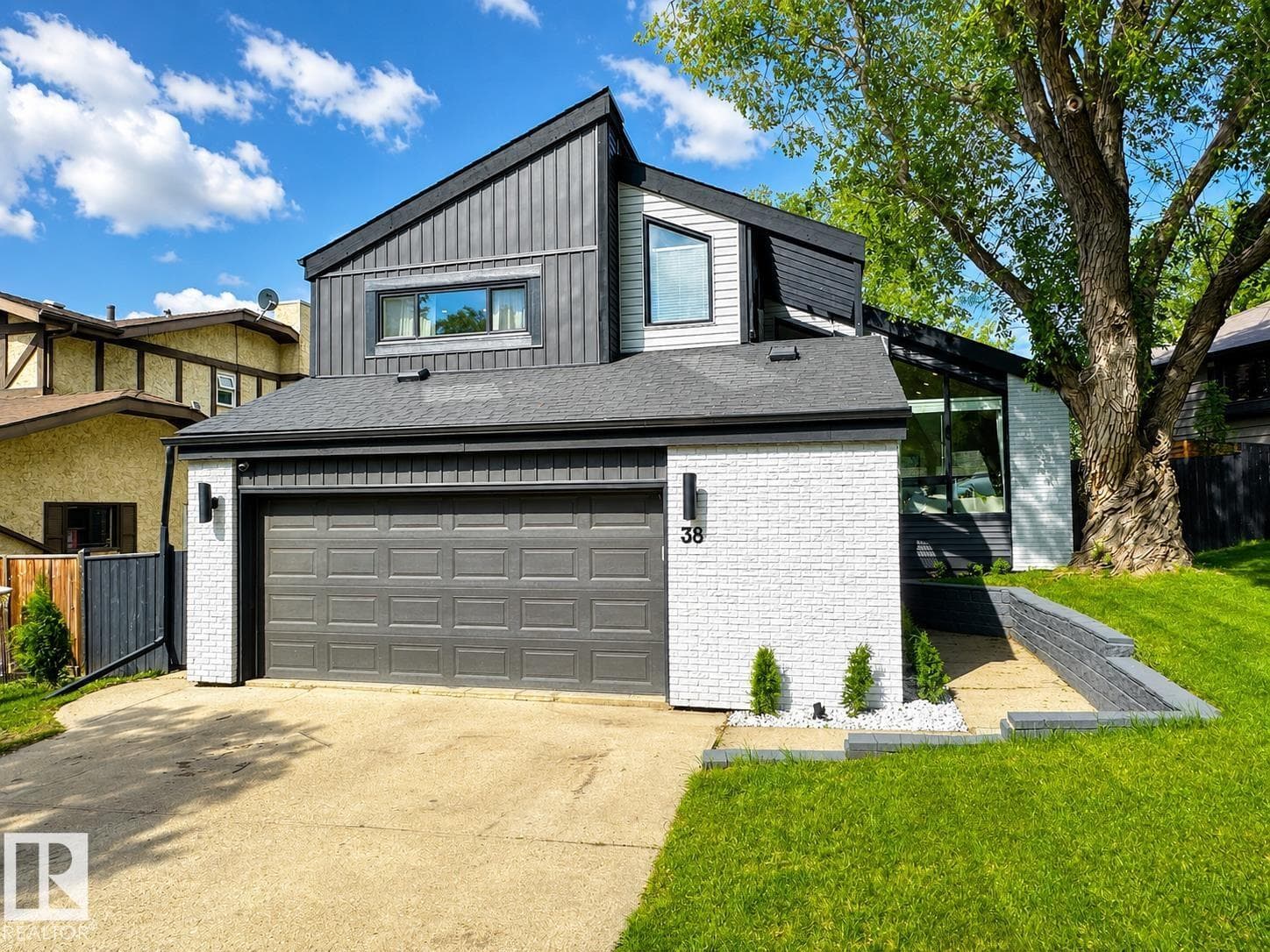 38 WOODCREST AV
