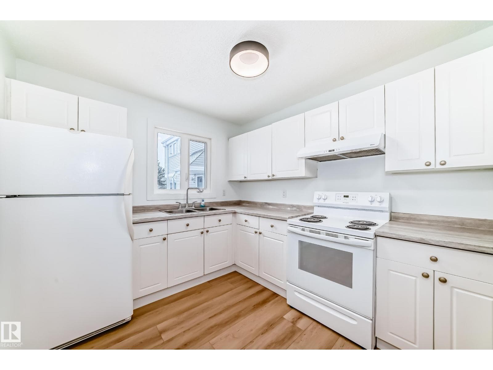 9D CASTLE TC NW — photo 4