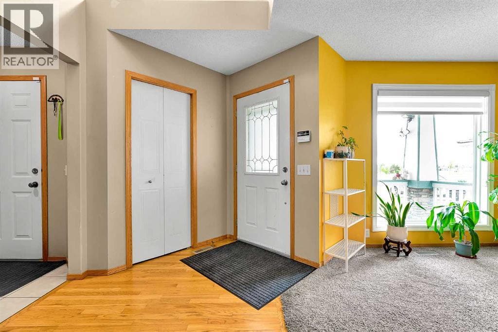 332 Harvest Hills Drive NE — photo 2