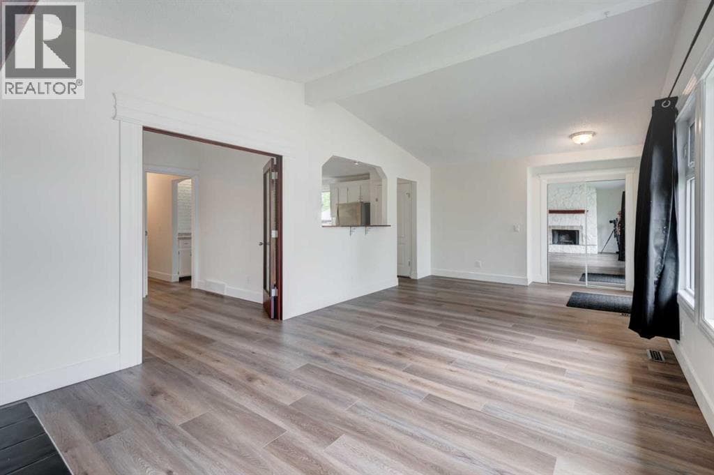 660 Queen Charlotte Drive SE — photo 5