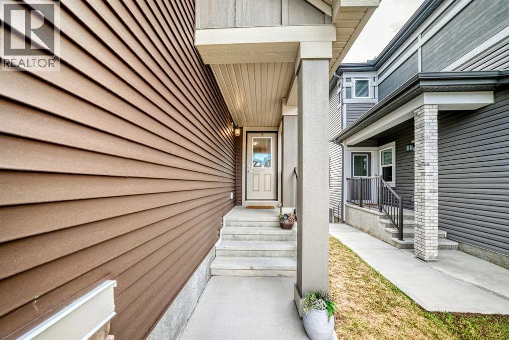 73 Lucas Heights NW — photo 2