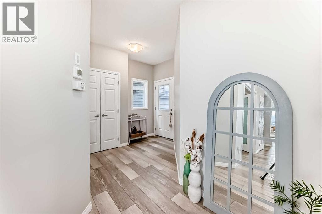73 Lucas Heights NW — photo 4