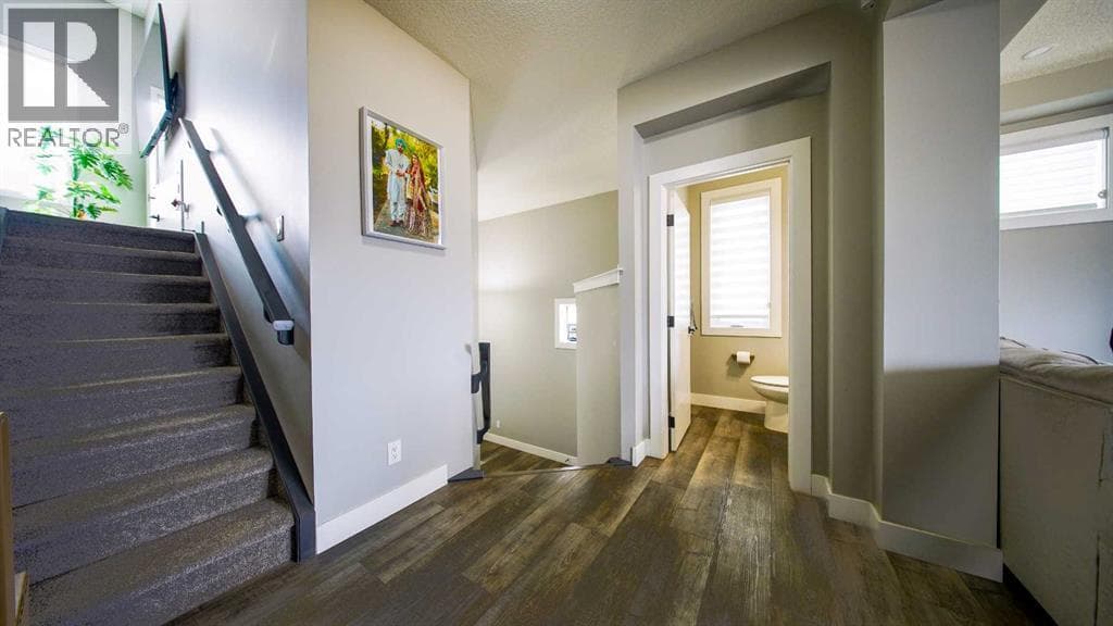 74 Carrington Crescent NW — photo 4